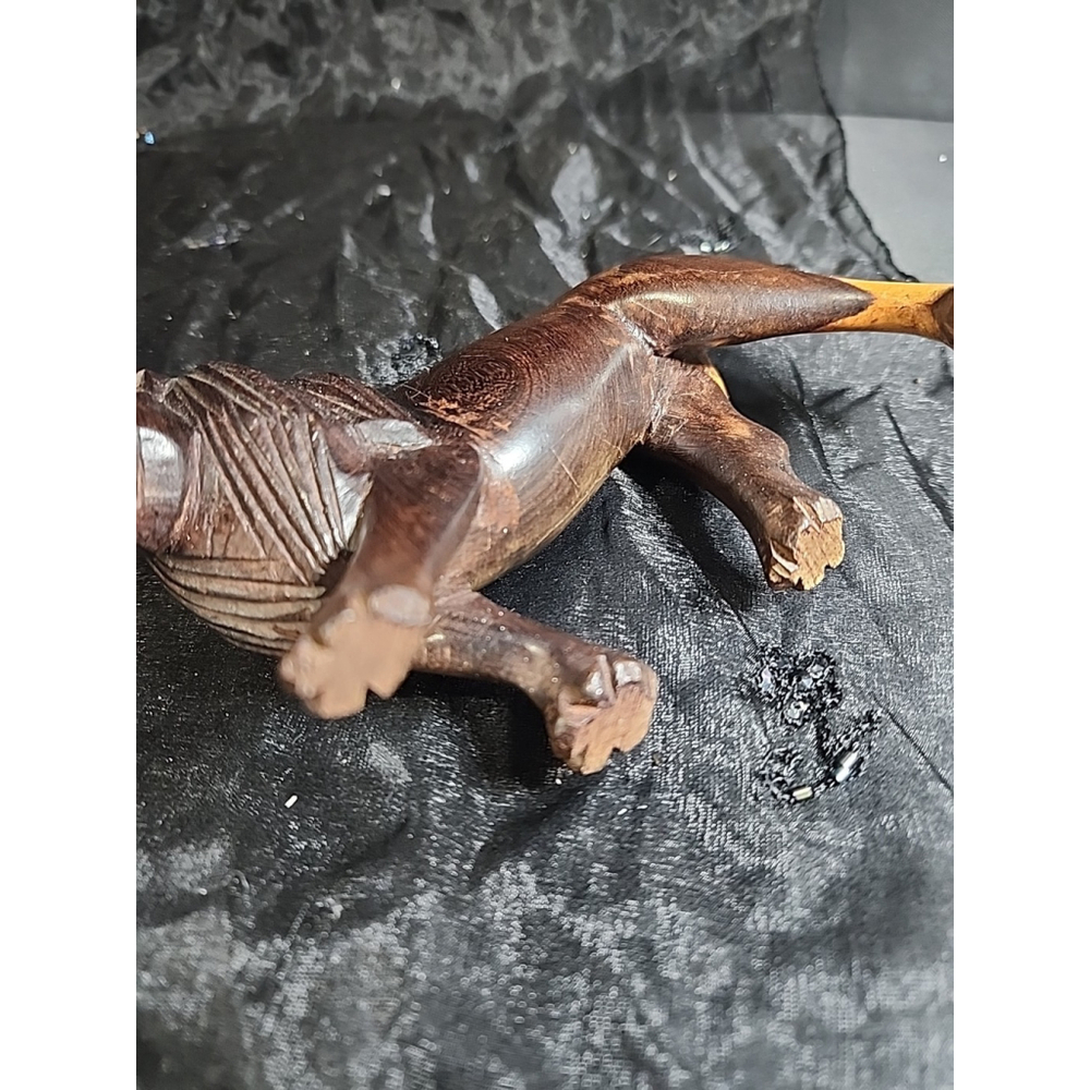 Vintage Hand Carved Wooden African Lion Figure Sculpture - Picture 7 of 10